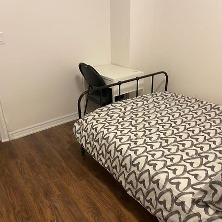 Budget Quad Room With En Suite Bathroom 36B Toronto Extérieur photo