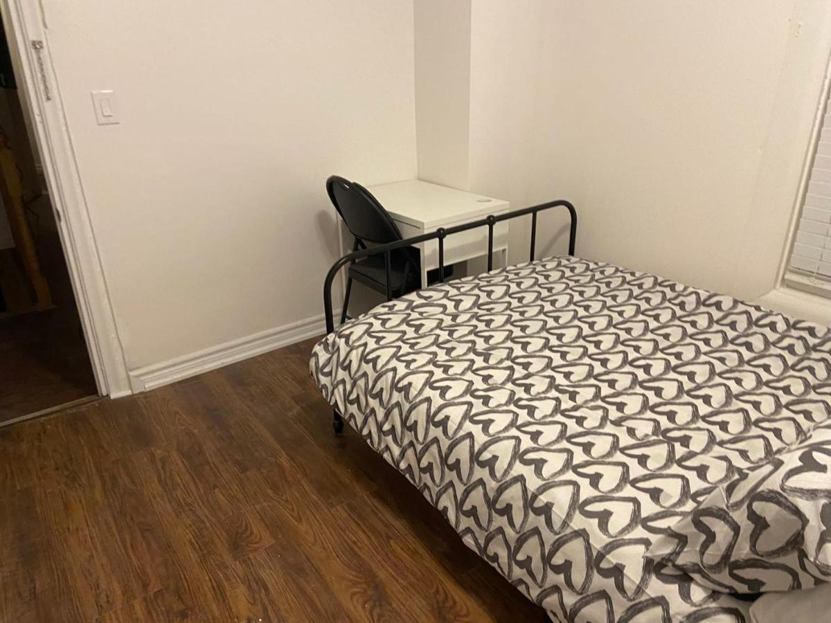 Budget Quad Room With En Suite Bathroom 36B Toronto Extérieur photo