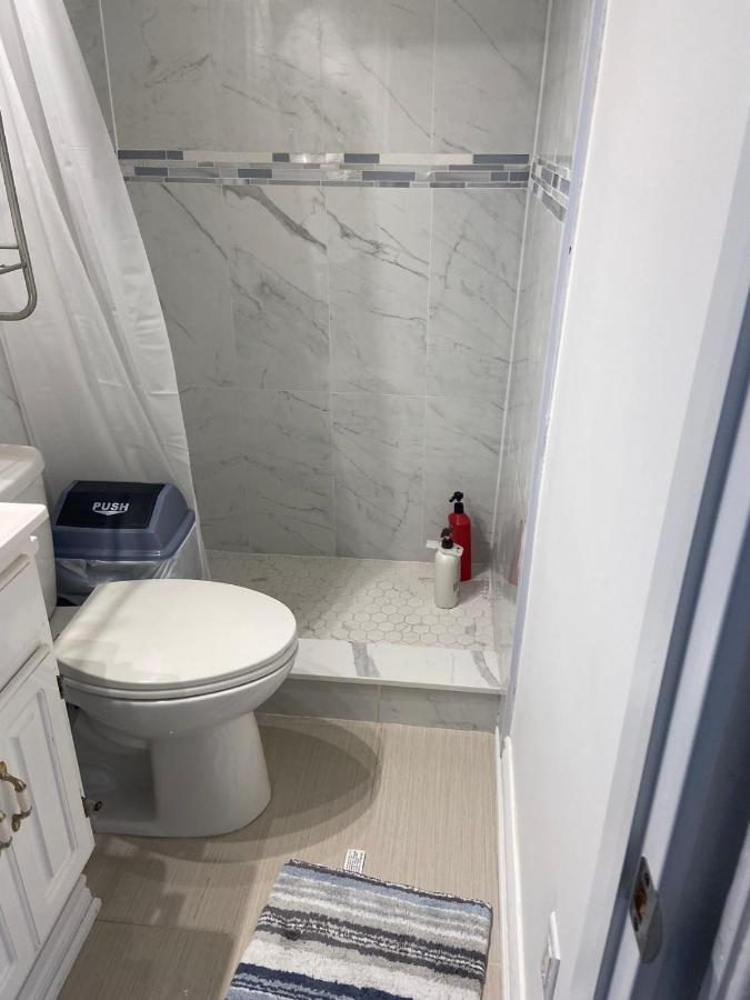 Budget Quad Room With En Suite Bathroom 36B Toronto Extérieur photo