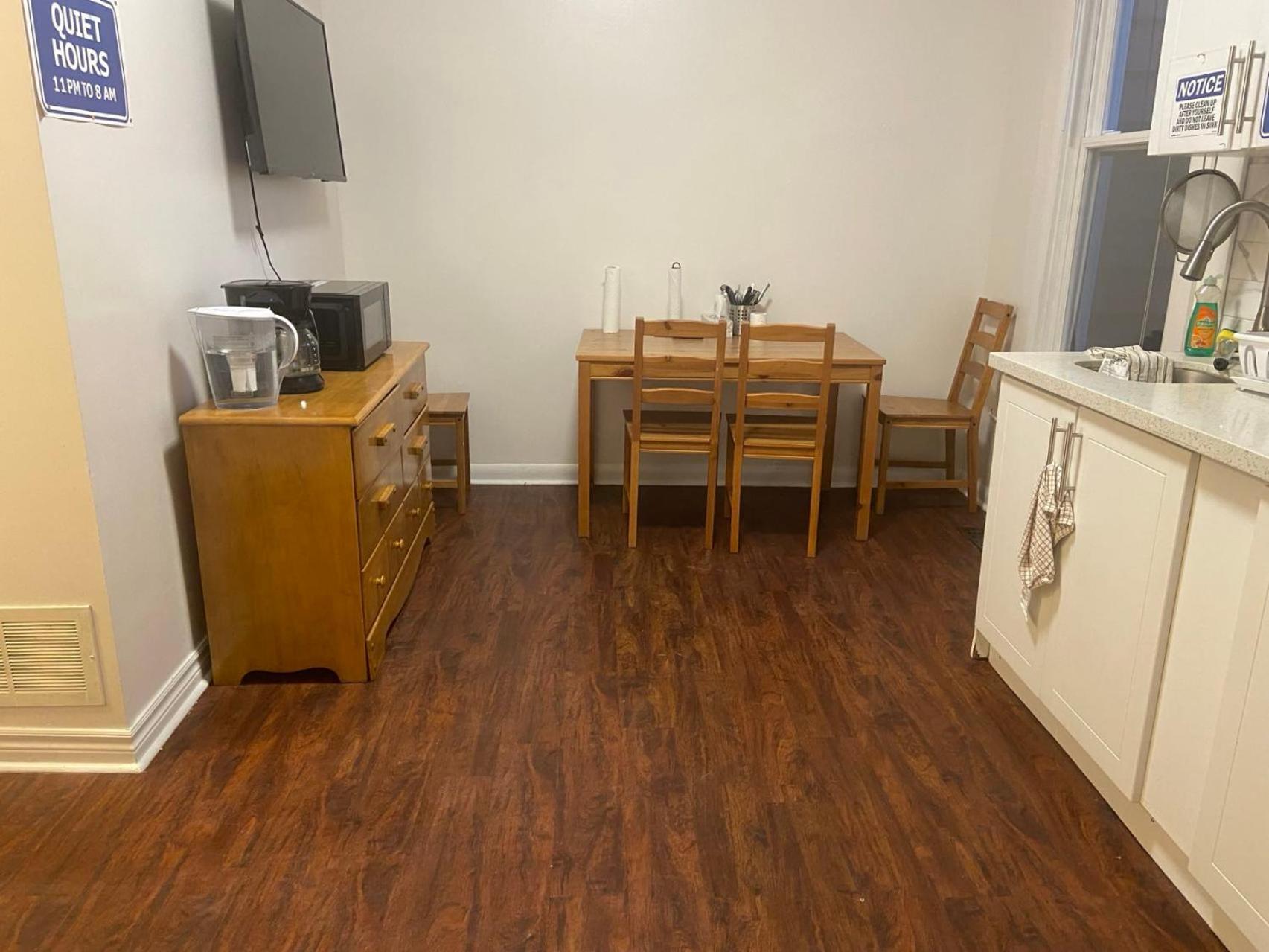 Budget Quad Room With En Suite Bathroom 36B Toronto Extérieur photo